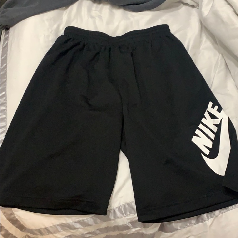 Nike dry-fit basketball short!